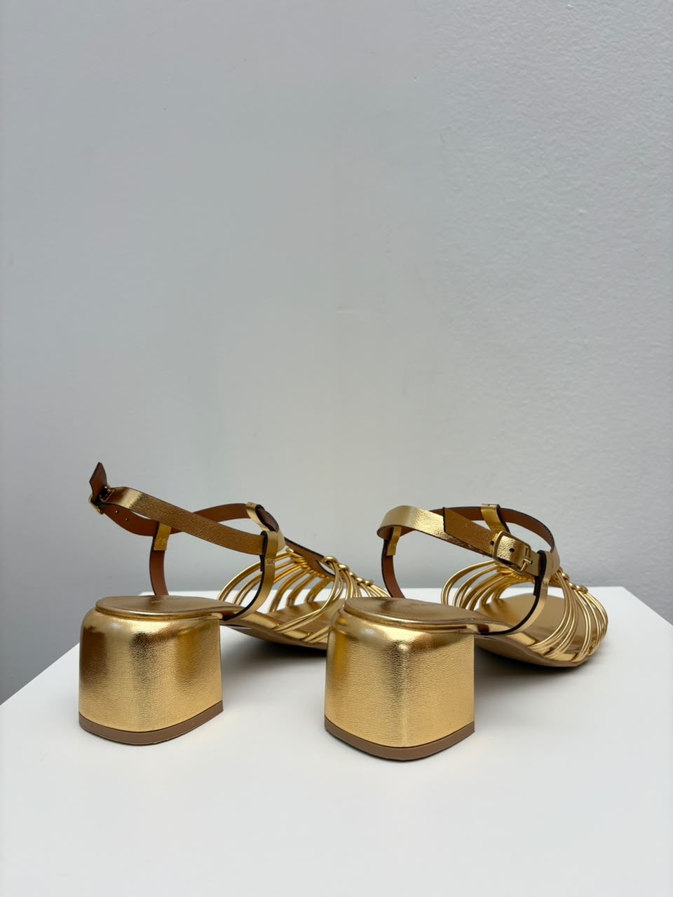 Sandália Lola, Dourado