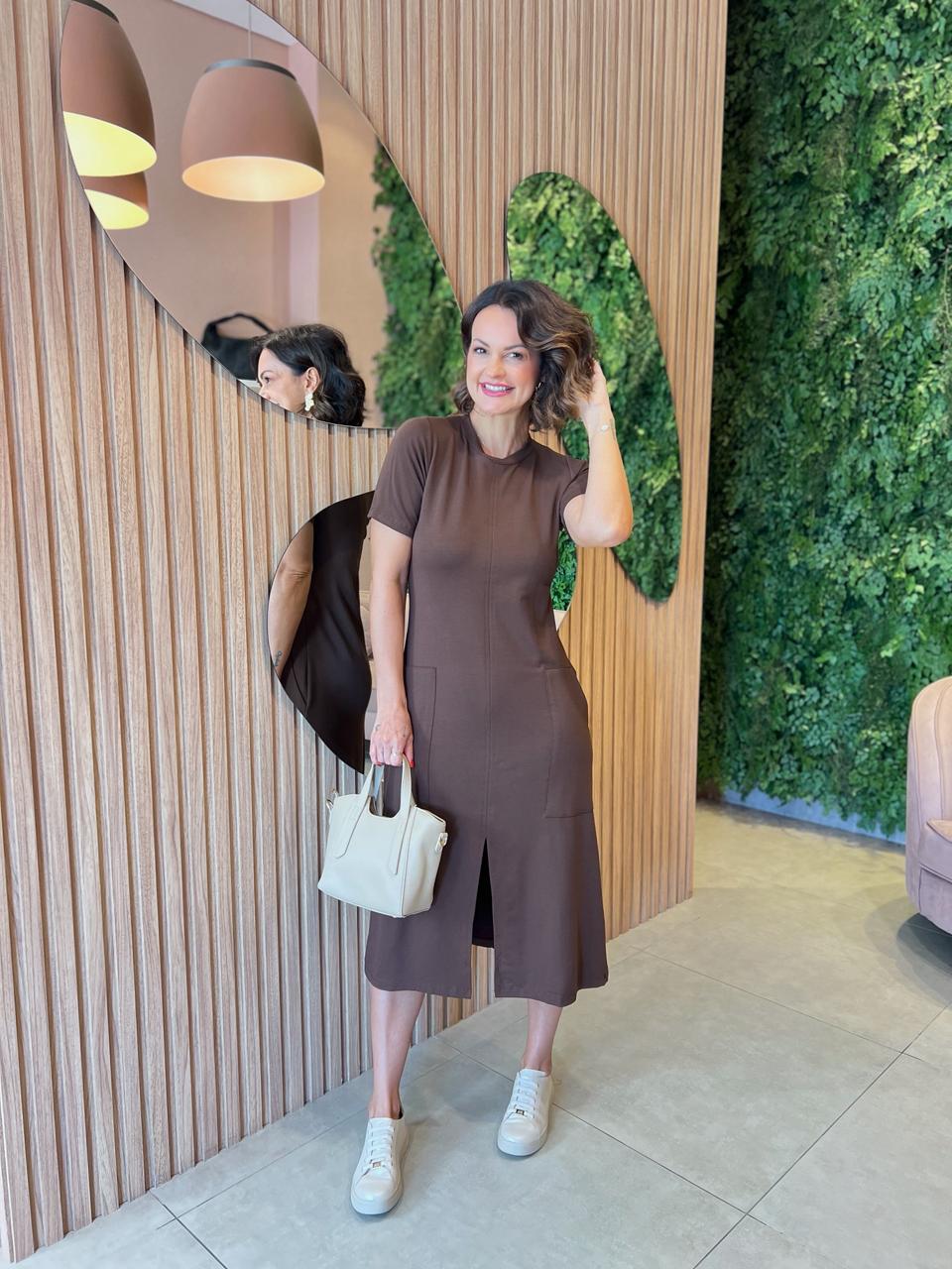 Vestido Moletinho com Fenda Frontal, Marrom