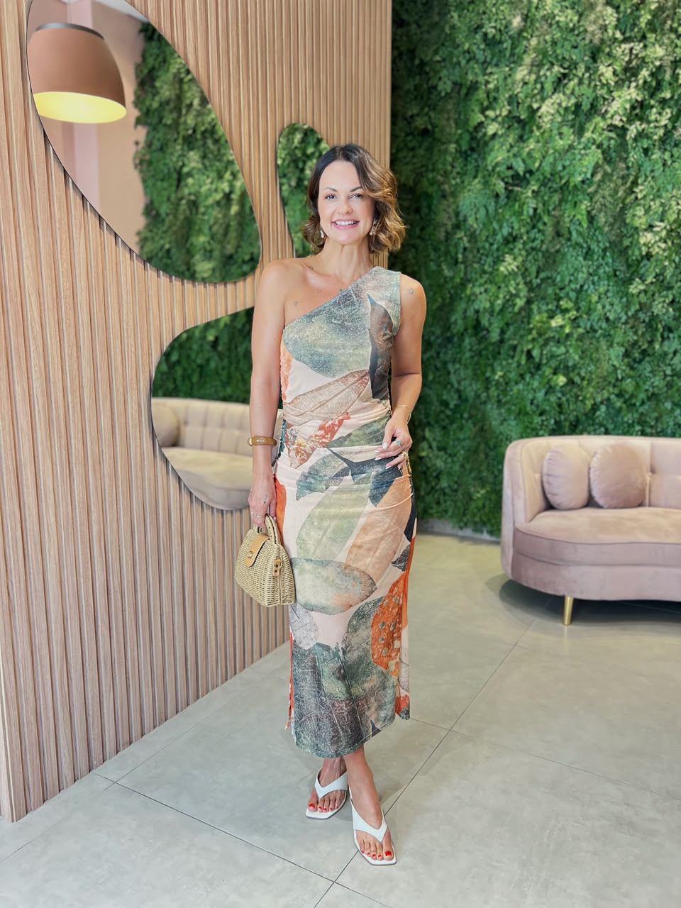 Vestido em Tule Ombro Só Estampa Folhagem