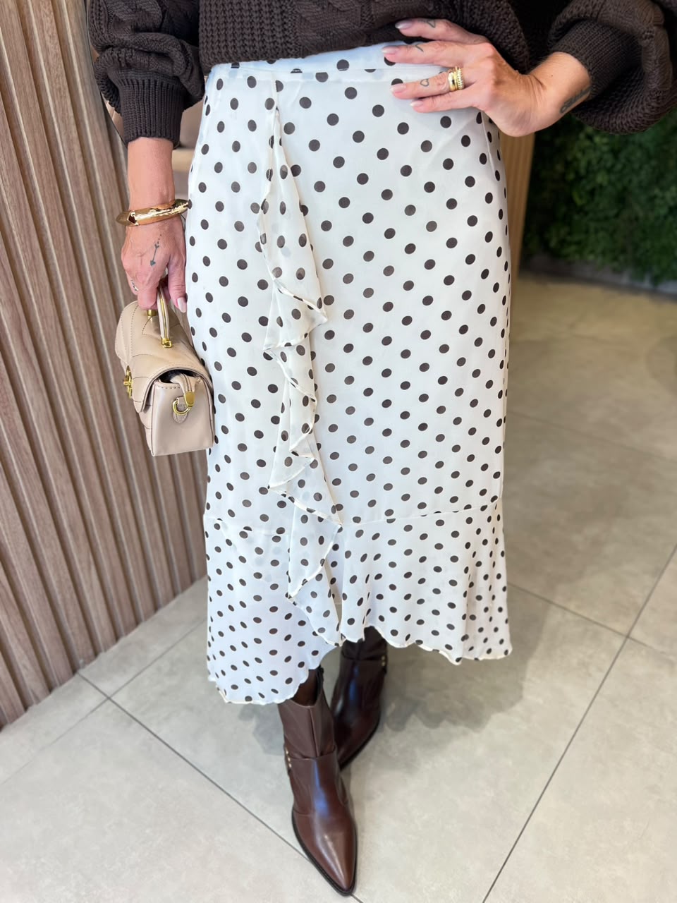 Saia Poa Assimétrica em Chiffon, Creme