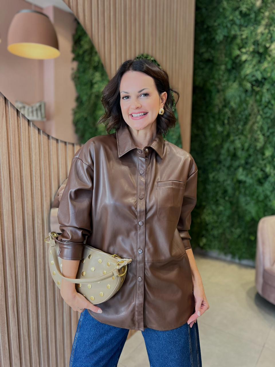 Camisa Oversized em Couro Eco, Marrom
