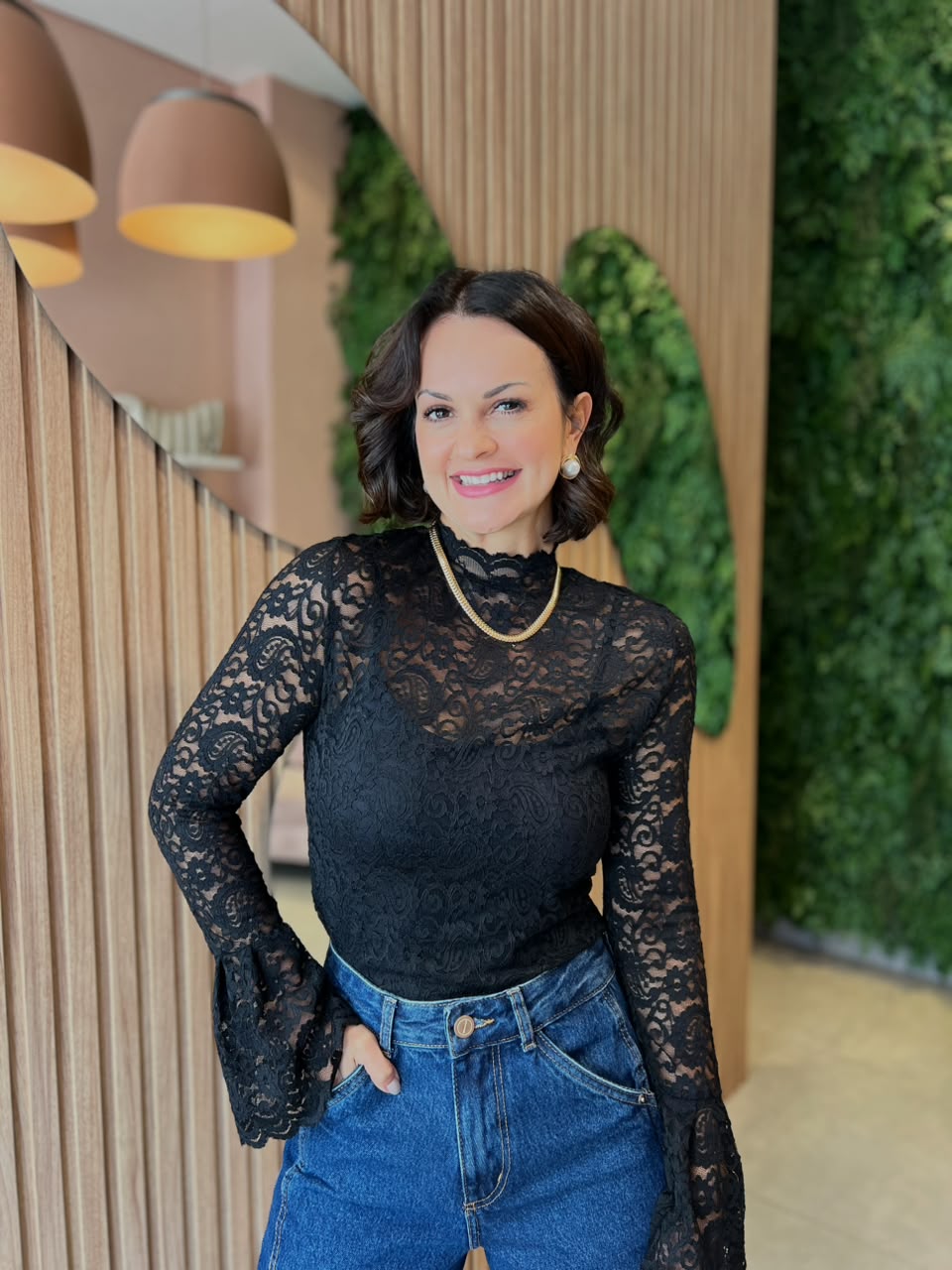 Blusa em Renda Manga Flare, Preto