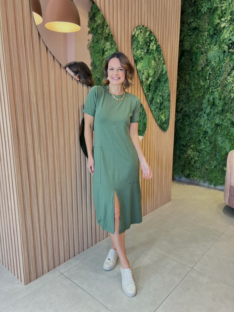 Vestido Moletinho com Bolso e Fenda Frontal, Verde