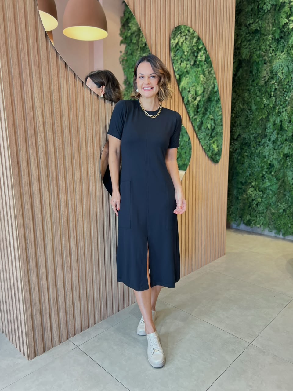 Vestido Moletinho com Bolso e Fenda Frontal, Preto