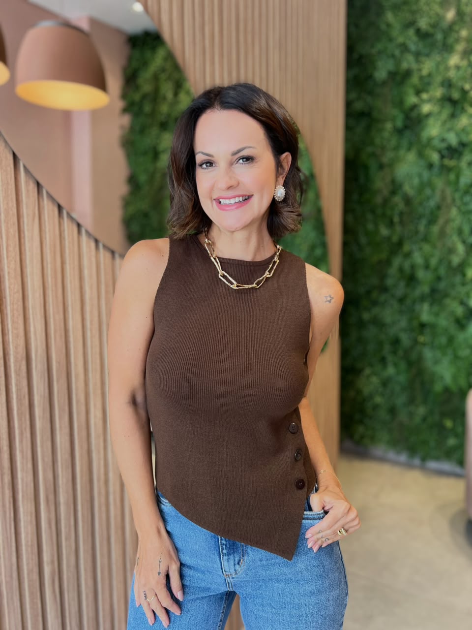Blusa em Tricô com Botão Lateral, Marrom