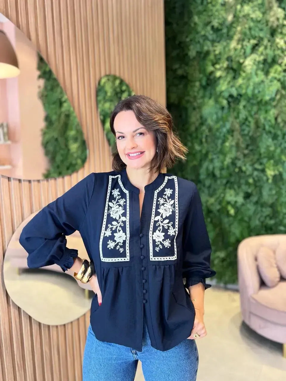 Bata Azul Marinho com Detalhe Floral Off White