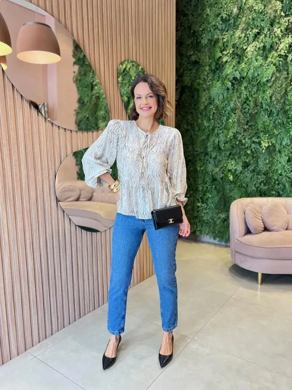 Bata Estampada em Viscose, Fundo Off White