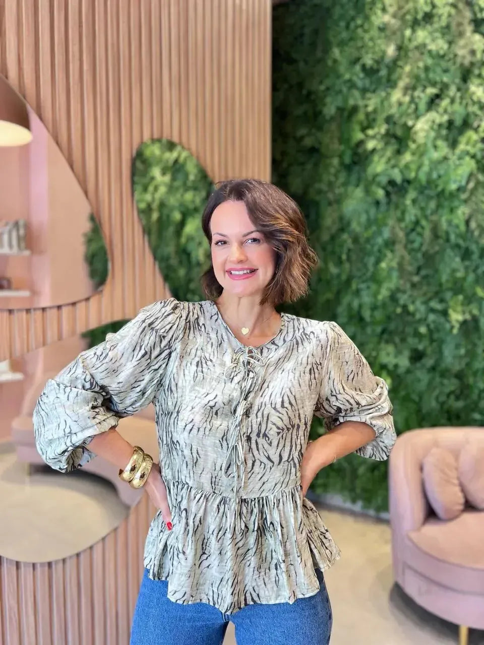 Bata Estampada em Viscose, Fundo Verde