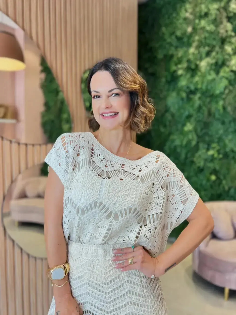 Blusa Ampla em Crochê com Detalhe Nude