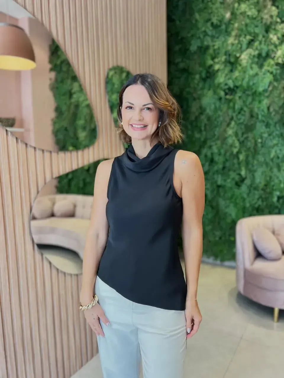 Blusa Assimétrica Gola Boba, Preta