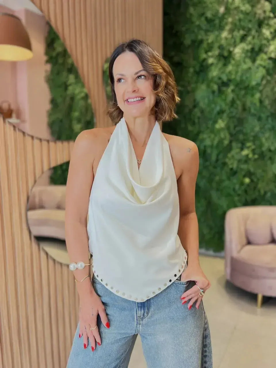 Blusa Frente Única com Detalhe Aplicação Metalizada, Branca