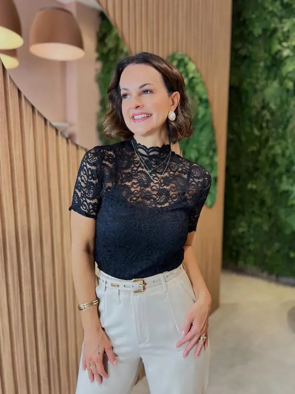 Blusa Manga Curta em Renda, Preta