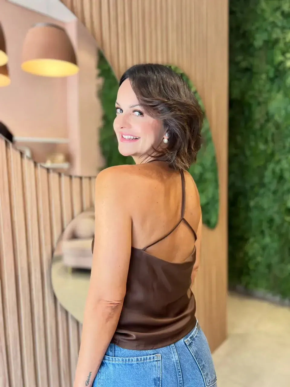 Blusa em Cetim com Detalhe nas Costas, Marrom