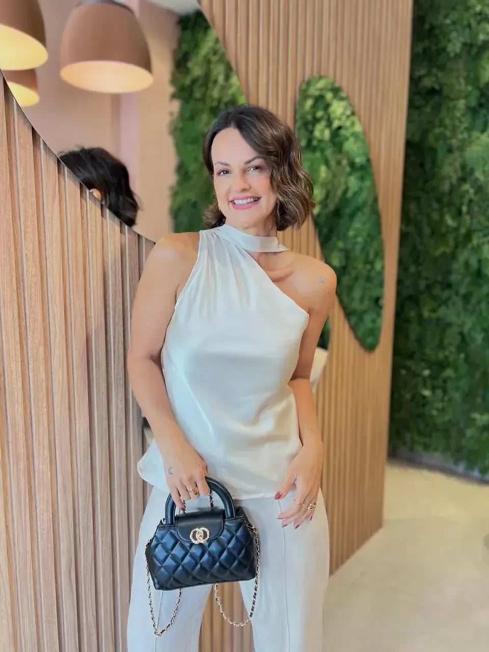 Blusa em Cetim ombro só, Cru