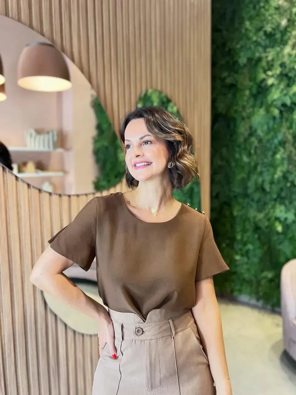 Blusa em Crepe Manga Curta, Marrom