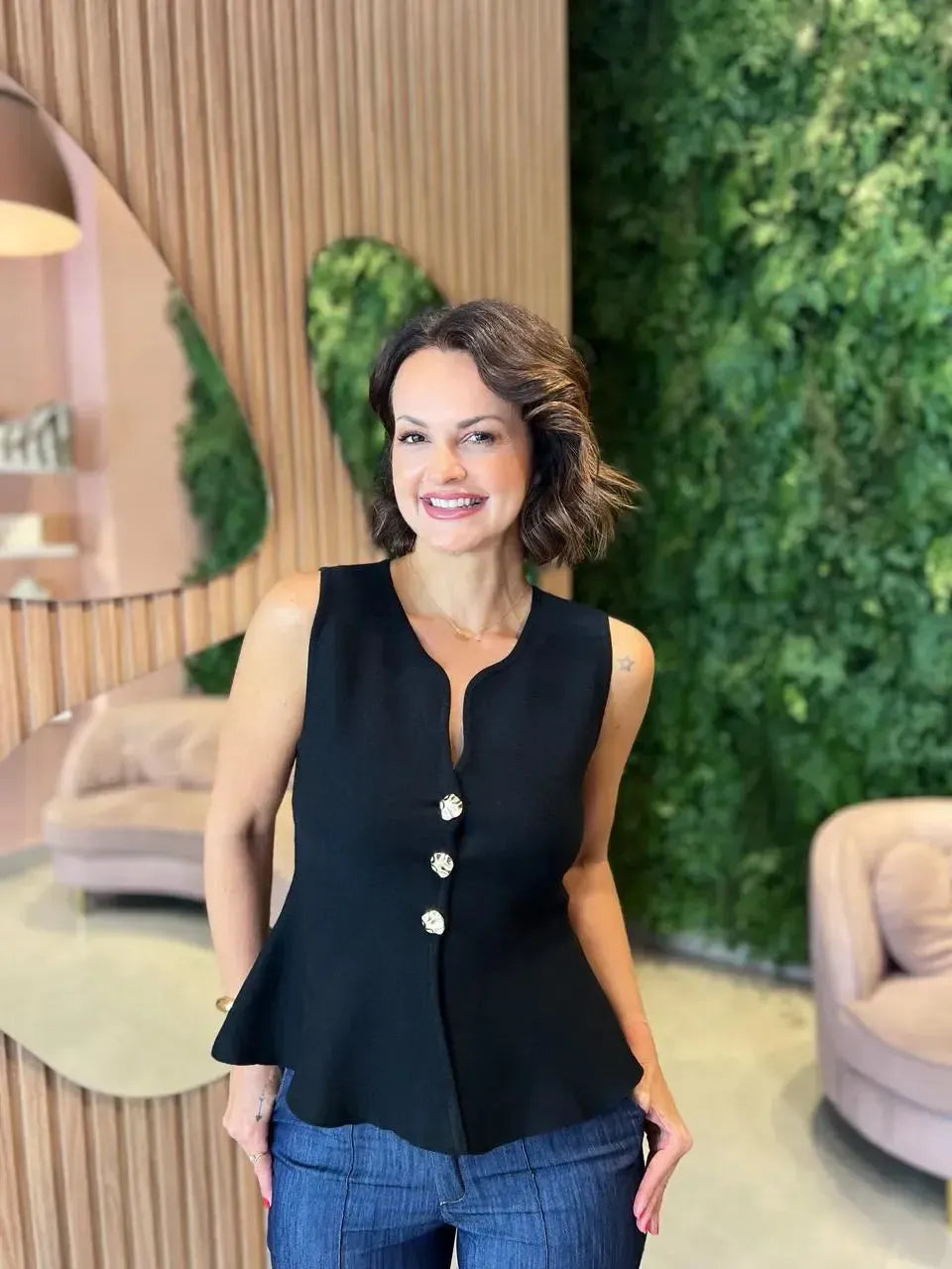 Blusa em Tricô Modal Peplum 3 Botões, Preto