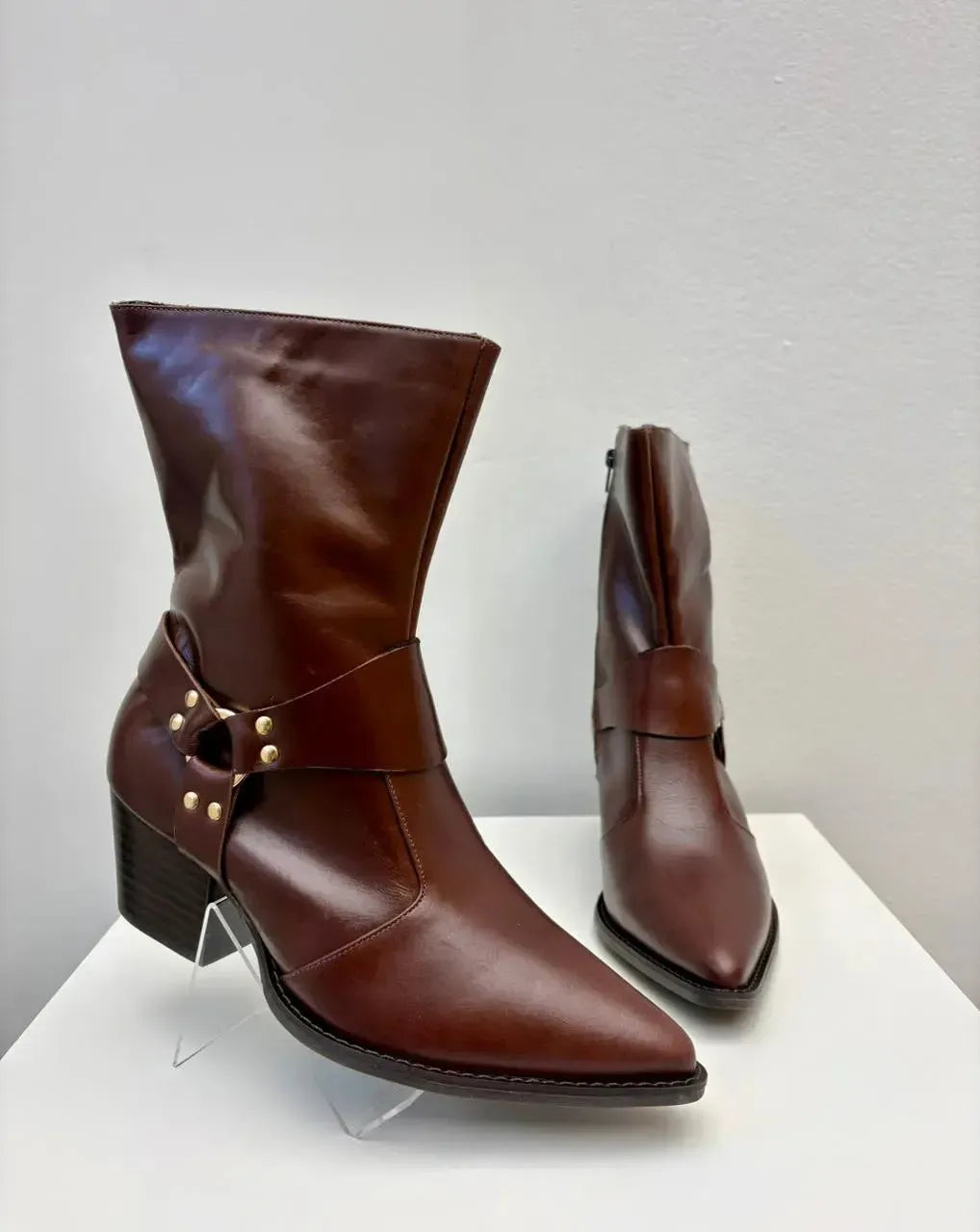 Bota Alice, Café