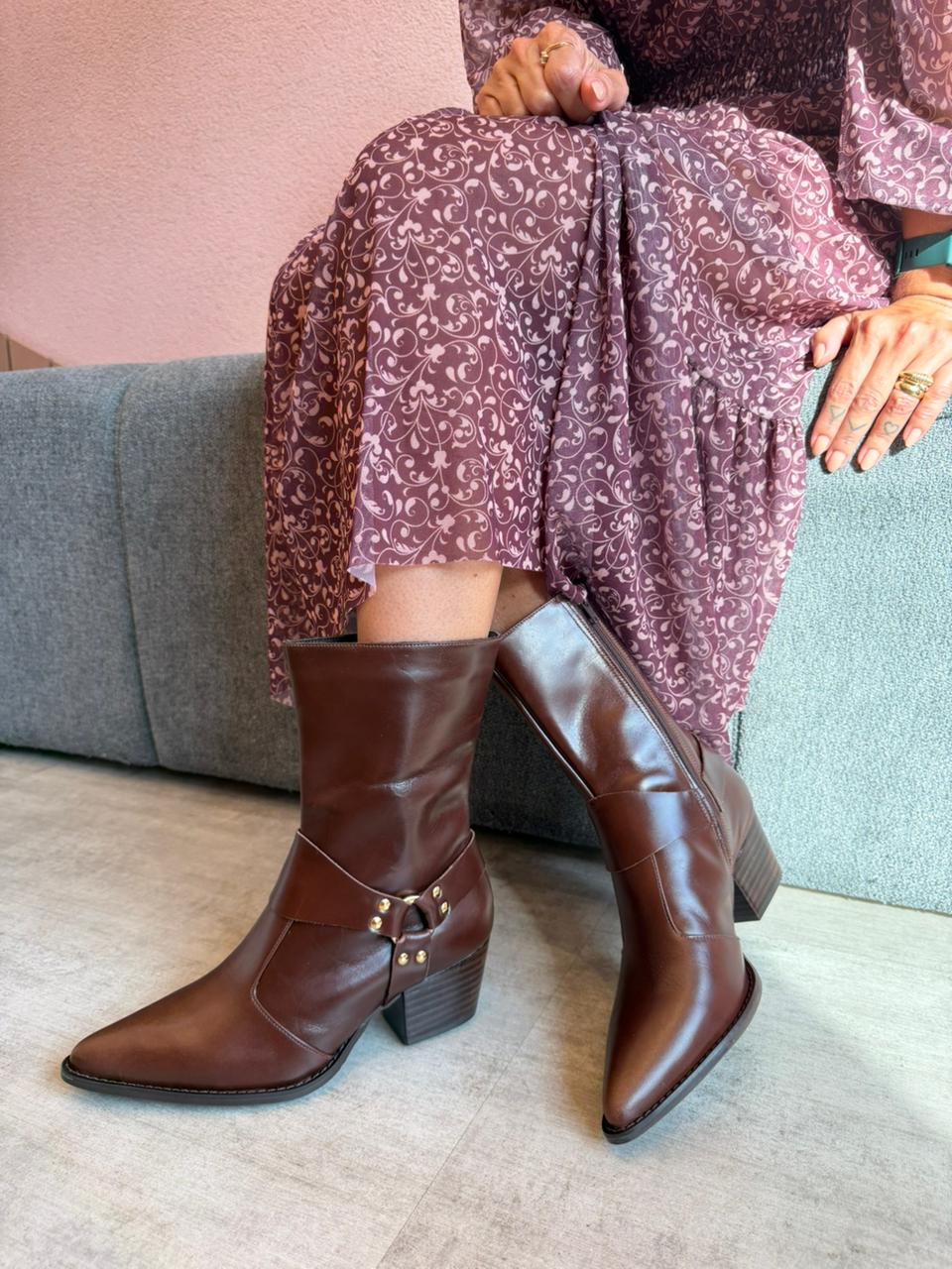 Bota Alice, Café