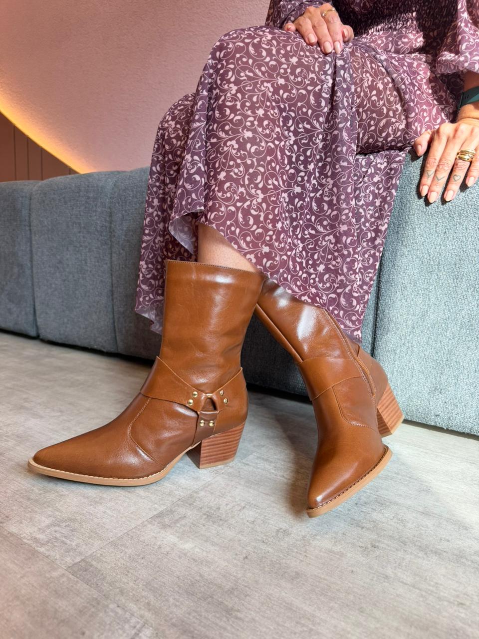 Bota Alice, Caramelo