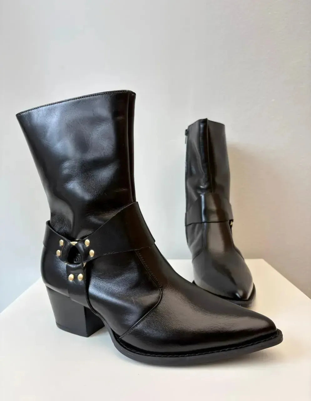 Bota Alice, Preta