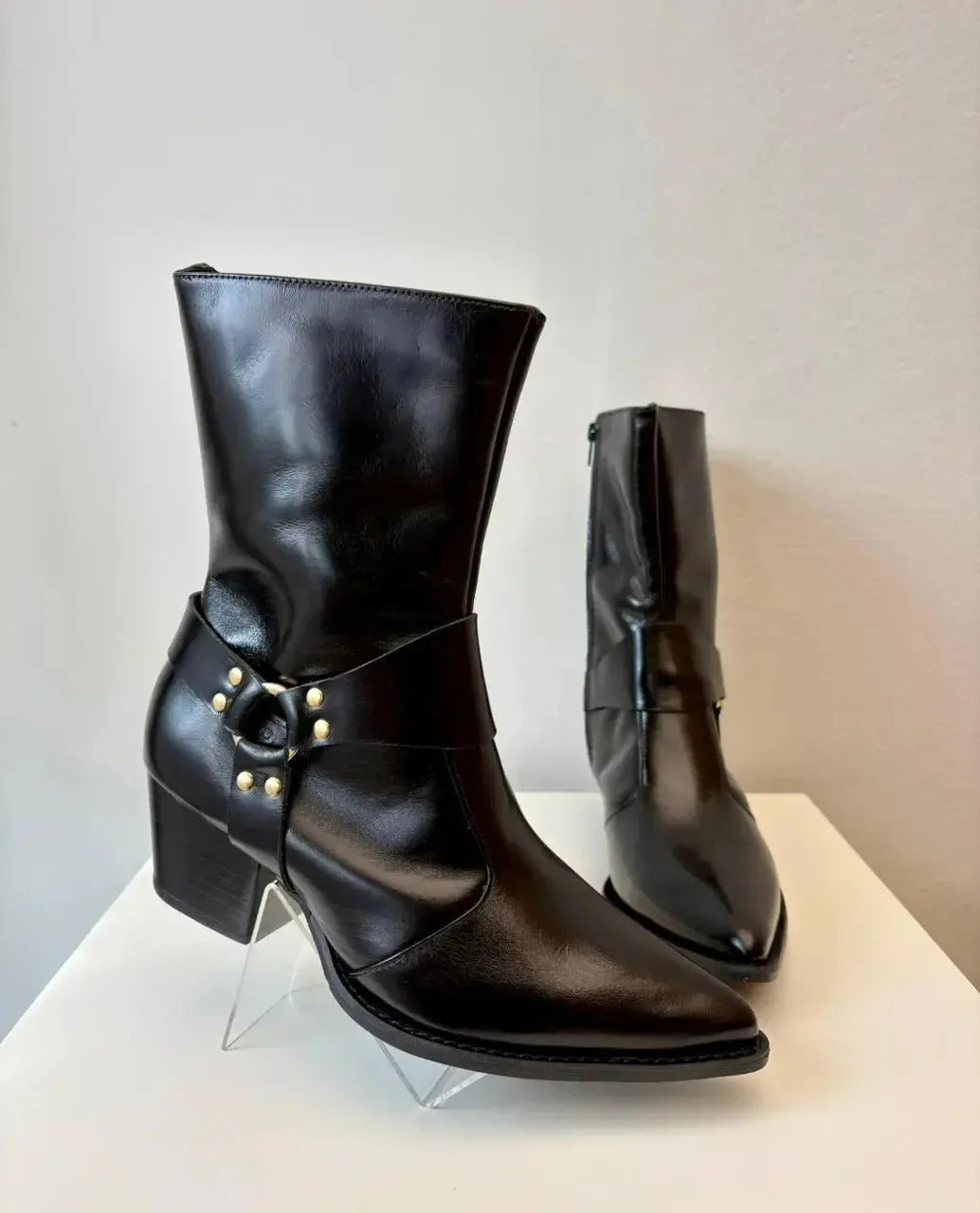 Bota Alice, Preta