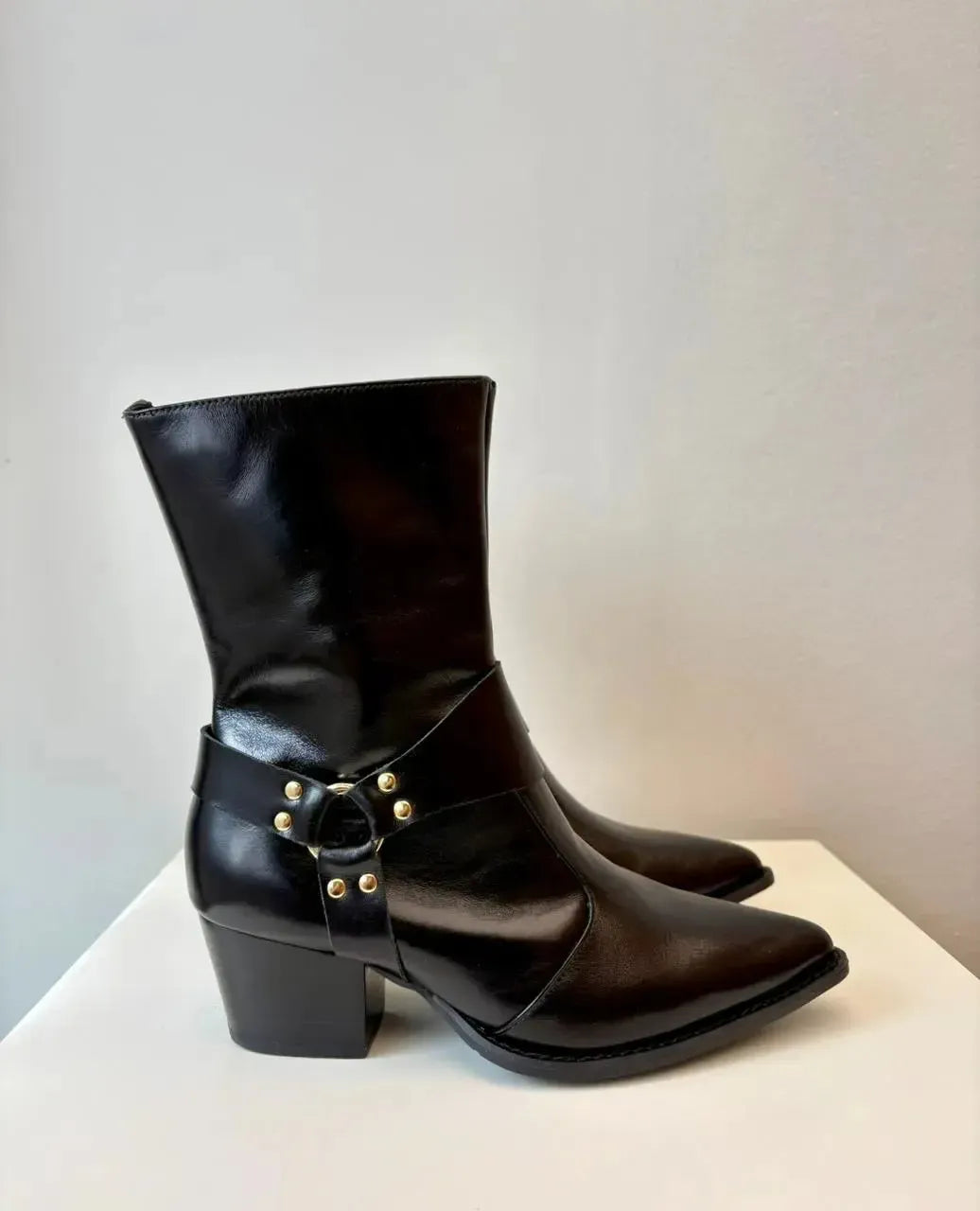 Bota Alice, Preta