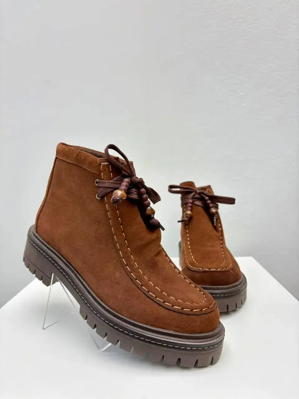 Bota Pietra, Marrom