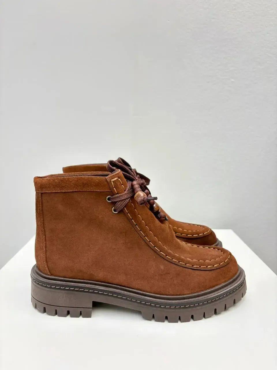 Bota Pietra, Marrom