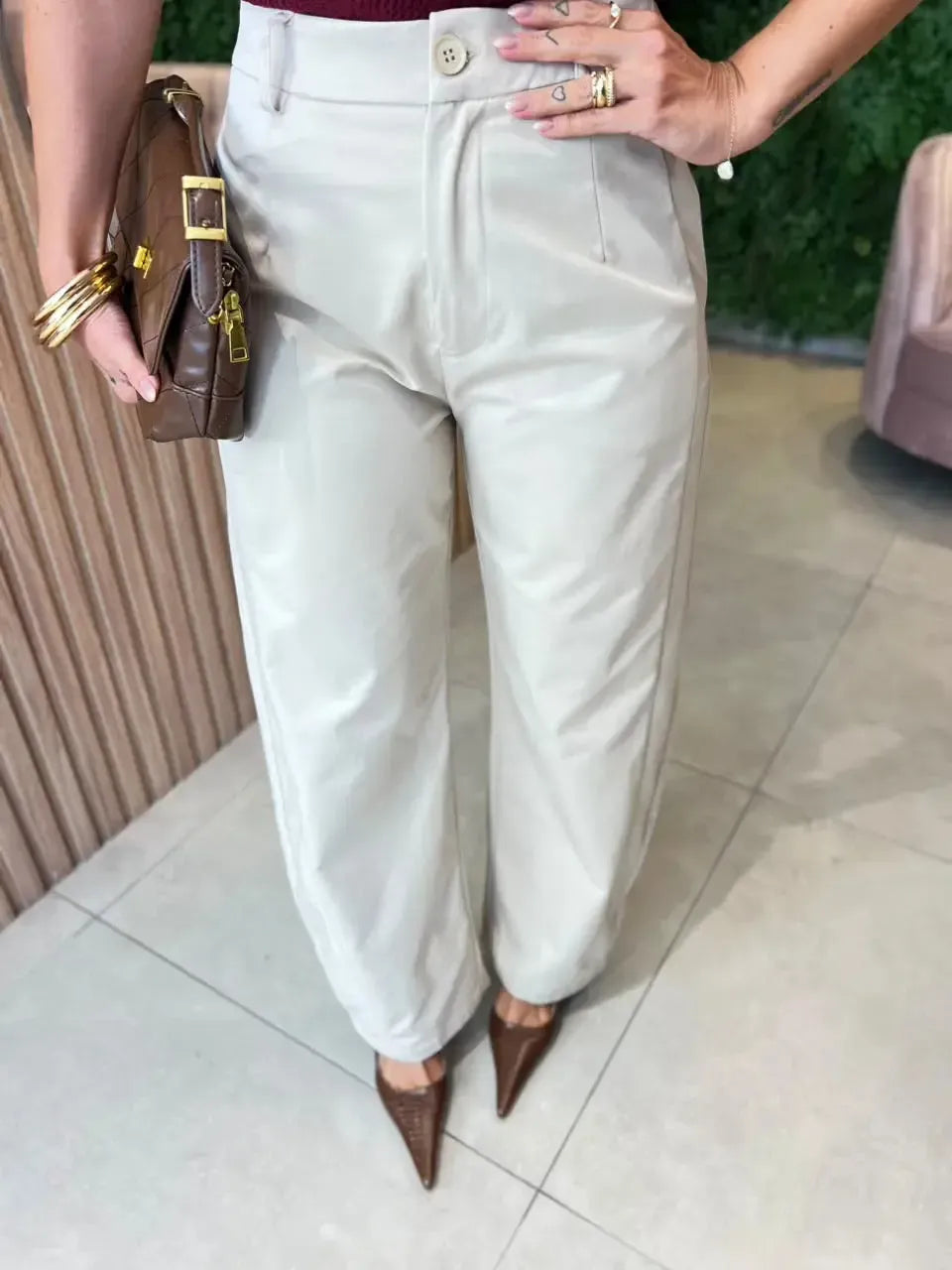 Calça Barrel Tecido Sarjado com Elastano, Cru