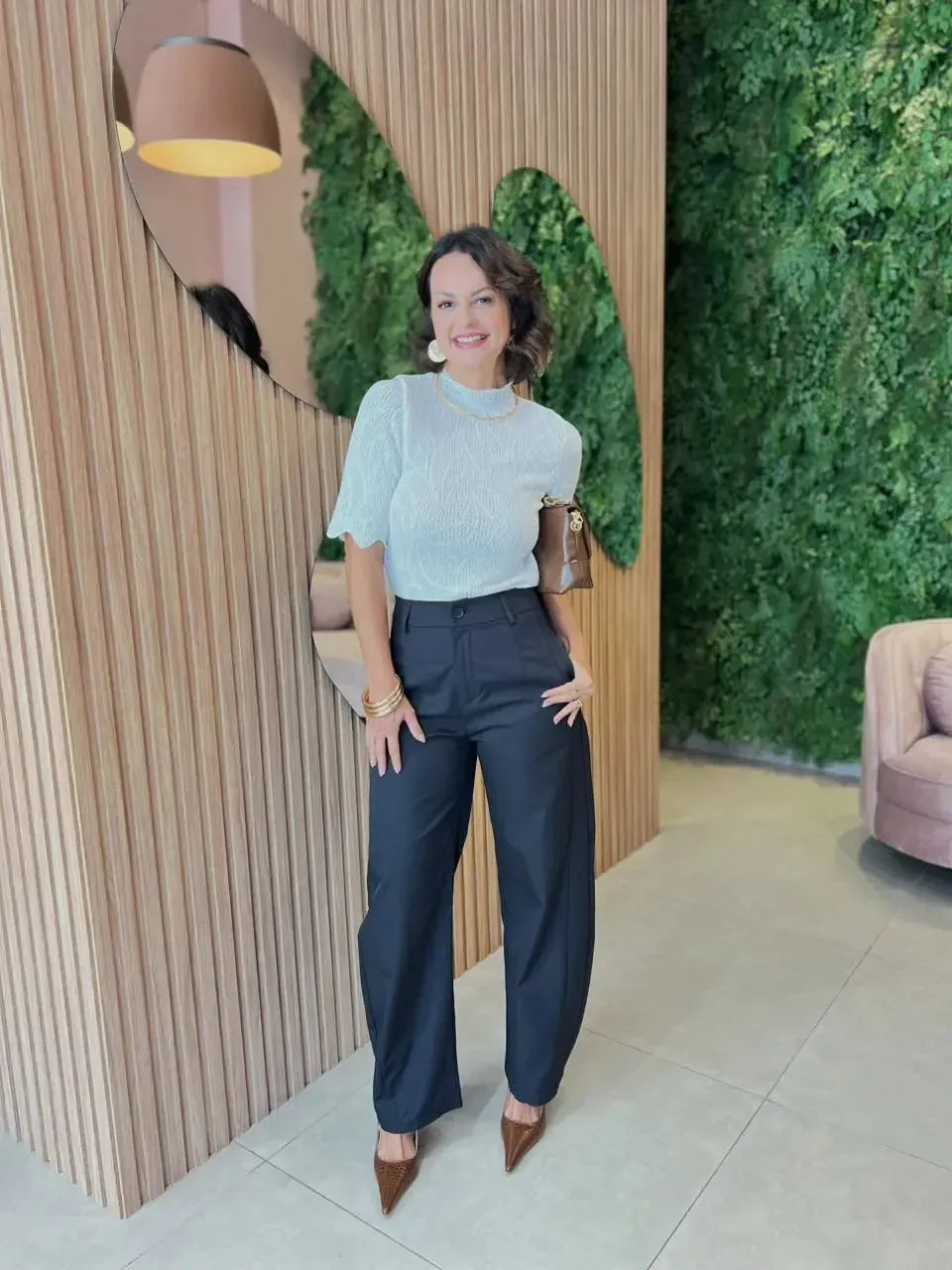 Calça Barrel Tecido Sarjado com Elastano, Preta