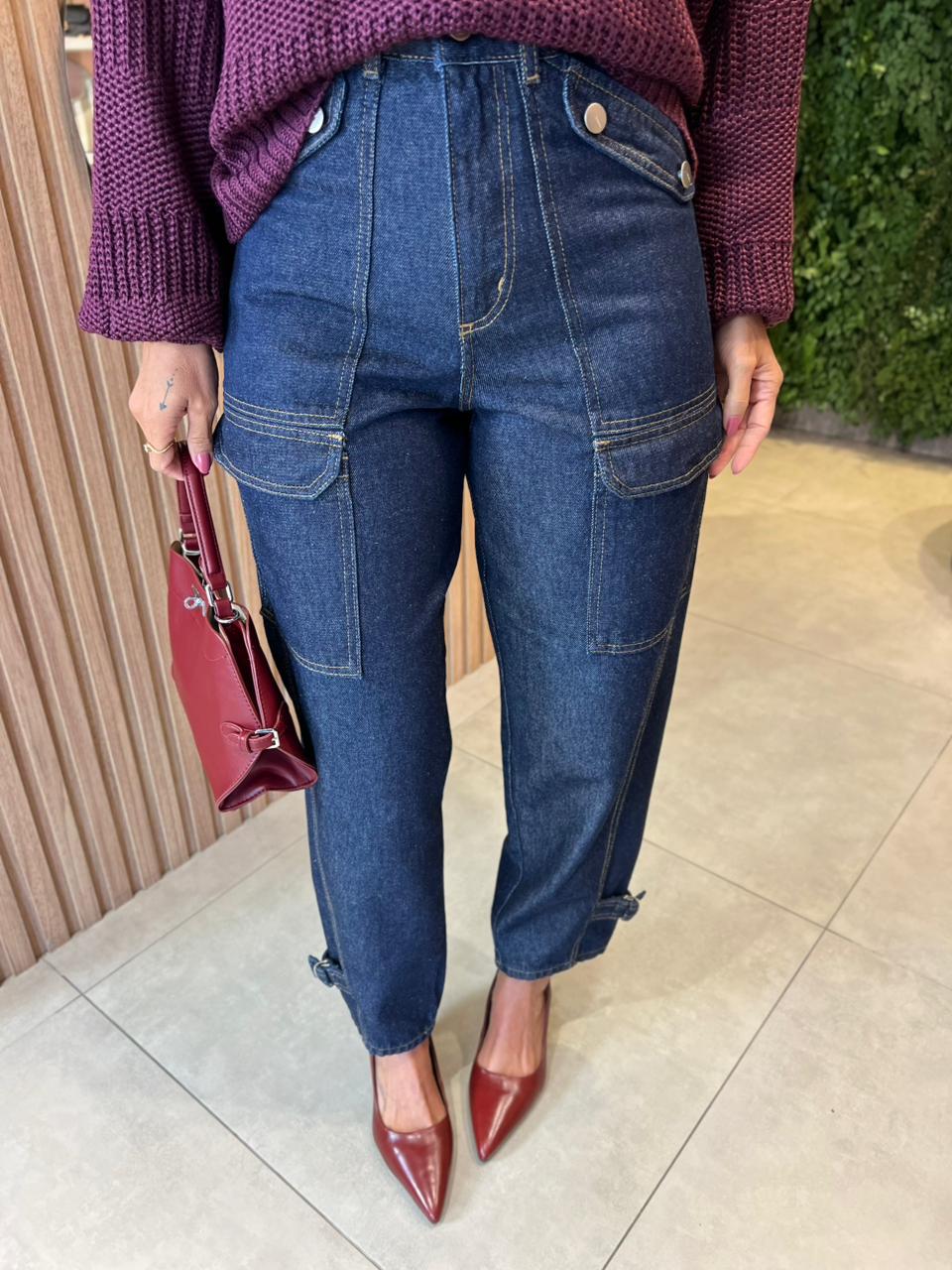 Calça Cargo Jeans Escura com Pespontado Trama