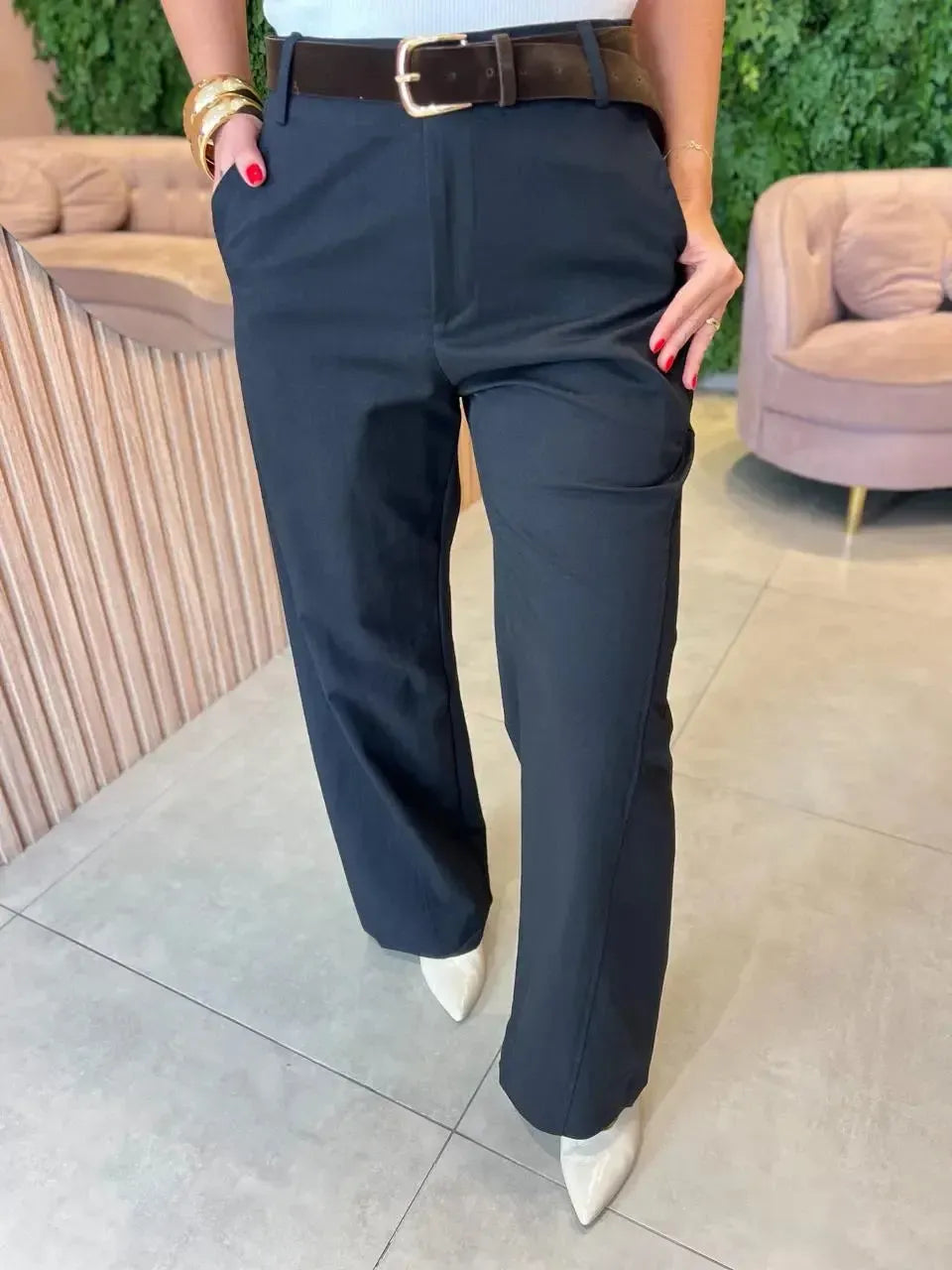 Calça Cintura Alta com Cinto em Veludo, Preta