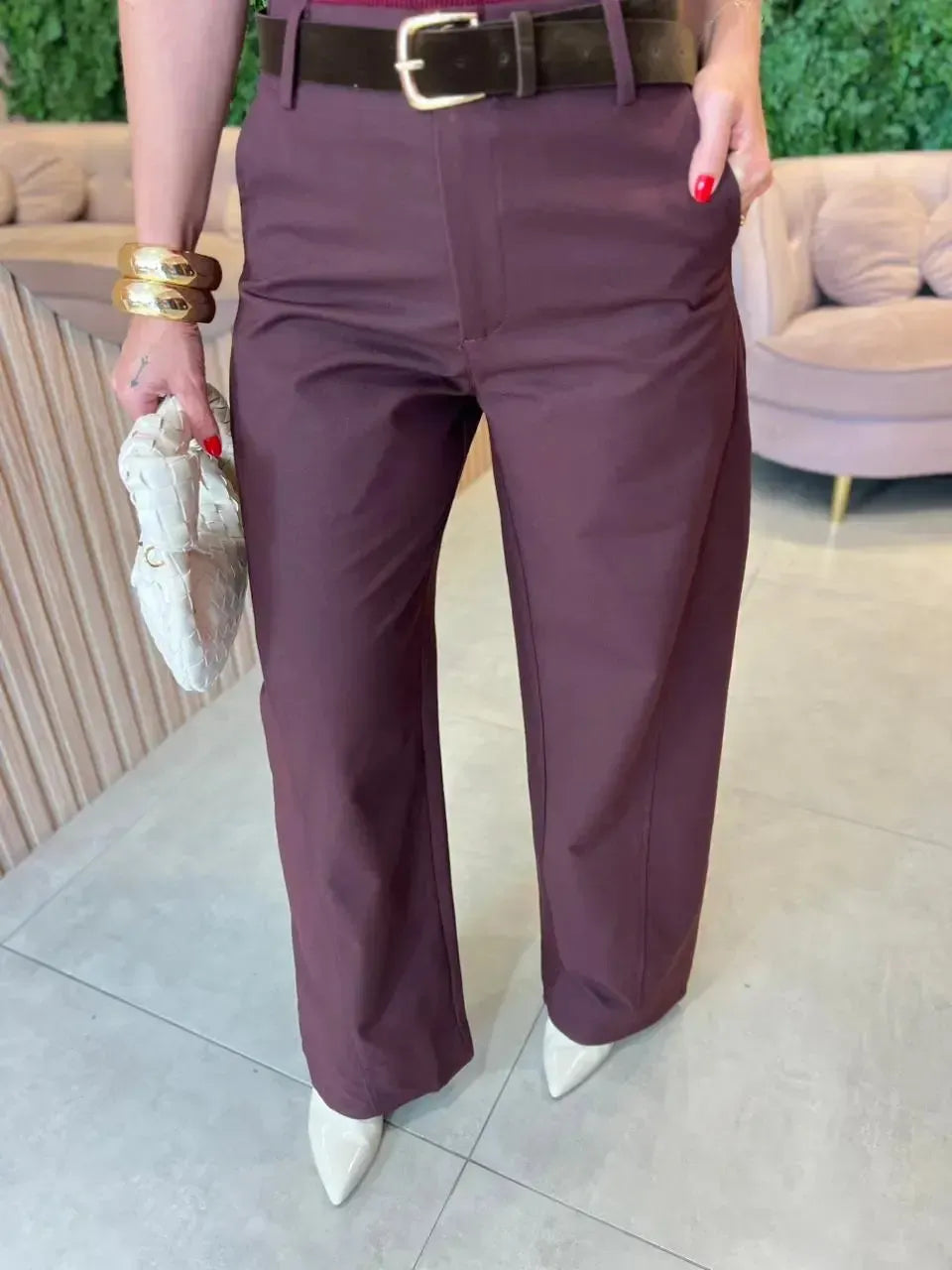 Calça Cintura Alta com Cinto em Veludo, Vinho (Envios e retiradas a partir de 25/03)