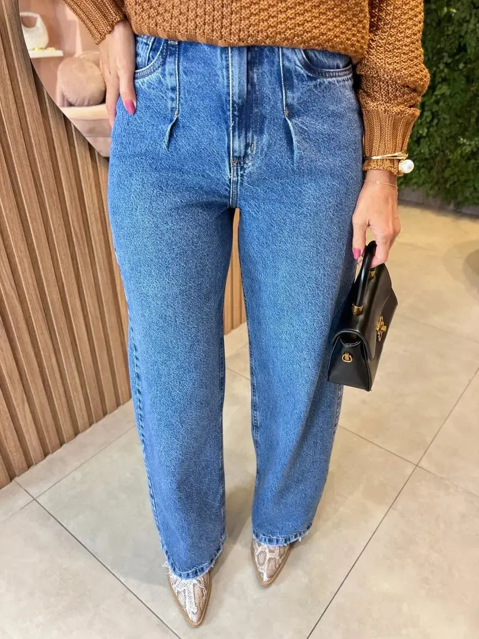Calça Jeans Trama com Detalhe na Cintura