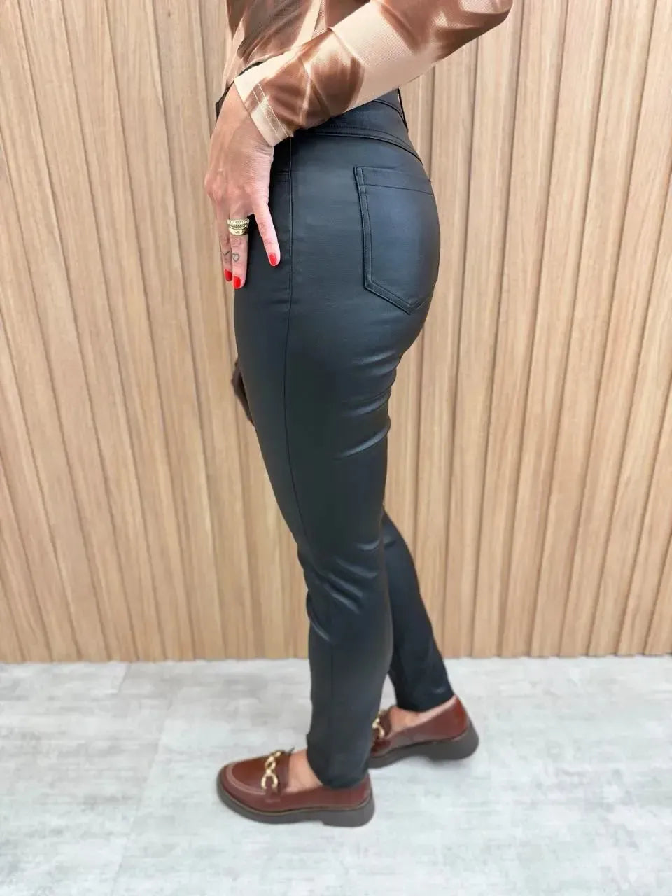 Calça Resinada, Preta