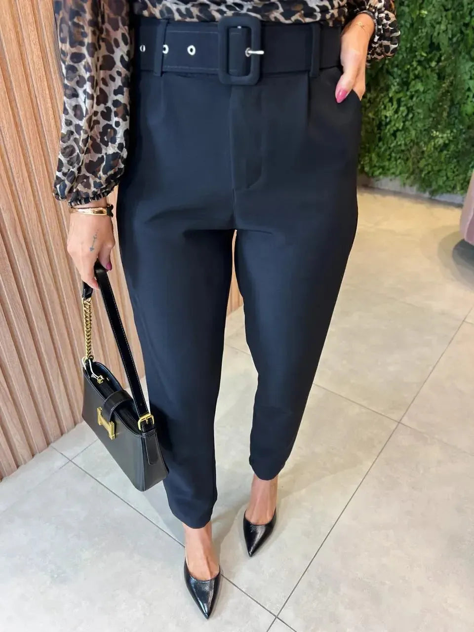Calça com Cinto, Preta