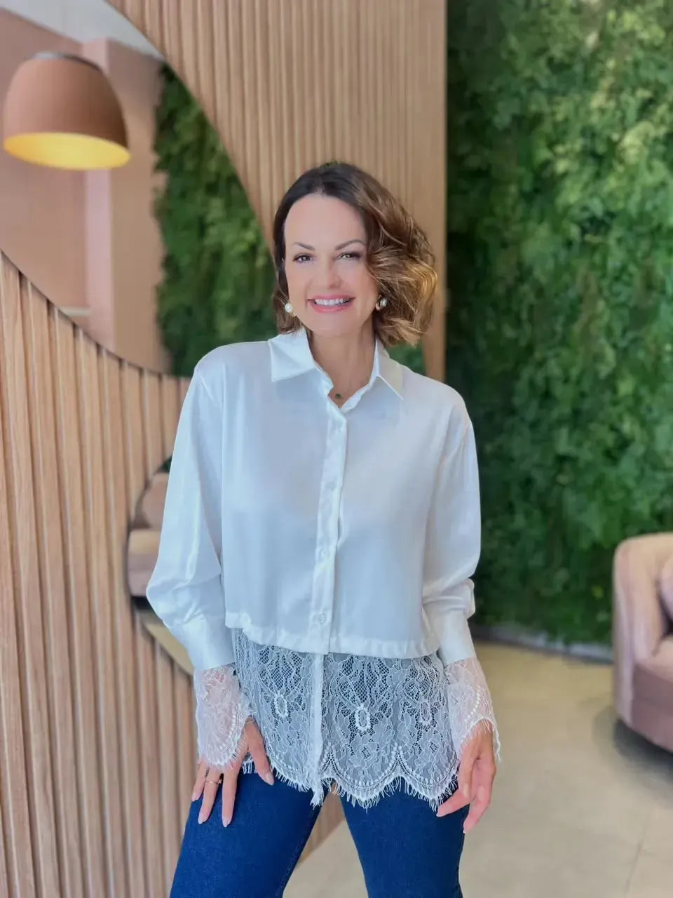 Camisa Cetim com Detalhe em Renda, Branca