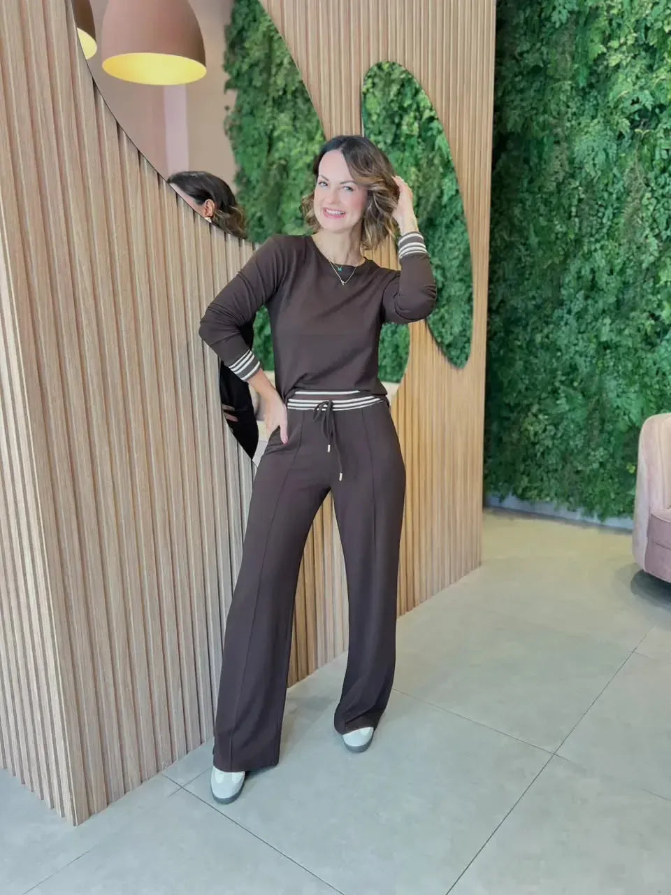 Conjunto Com Detalhe Listra Em Moletinho, Marrom