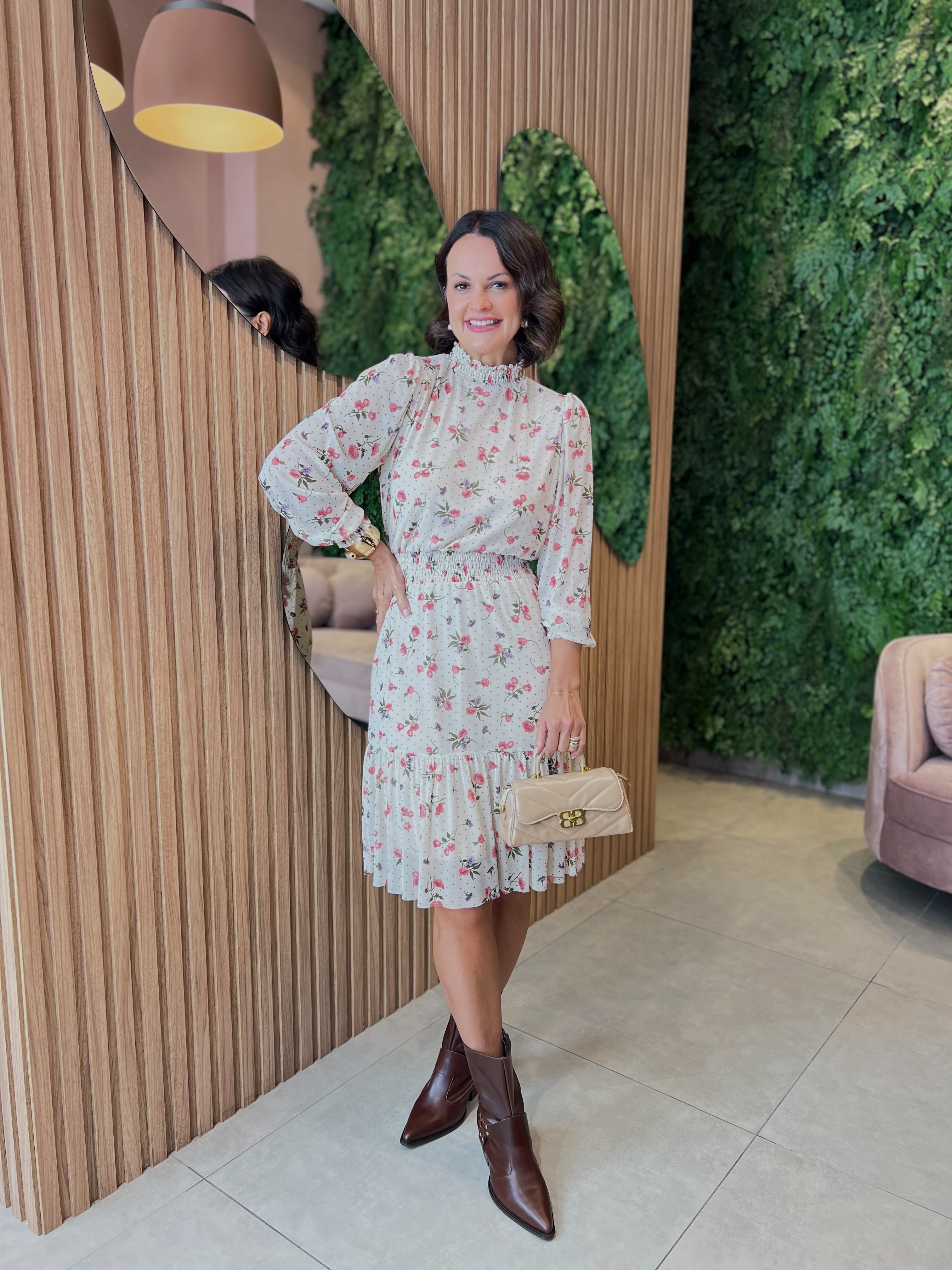 Vestido em tule curto, Floral off