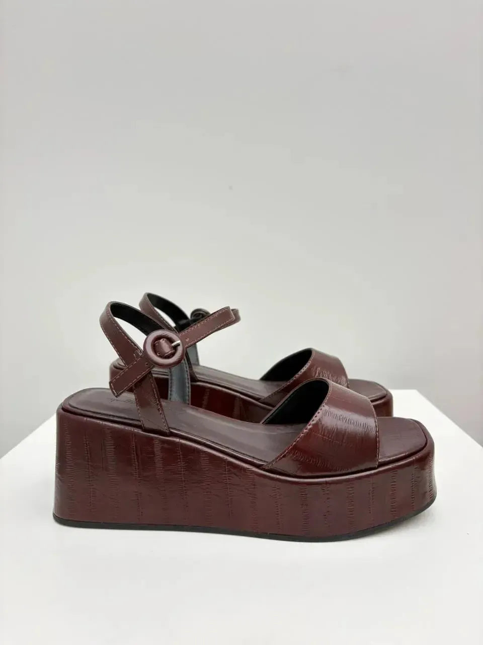 Flatform Mel, Marrom