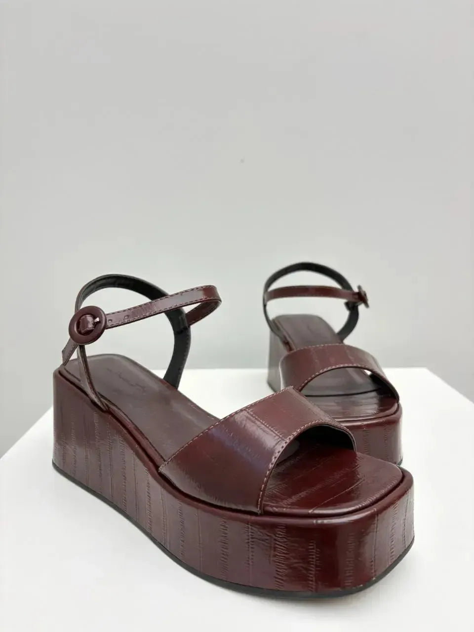 Flatform Mel, Marrom