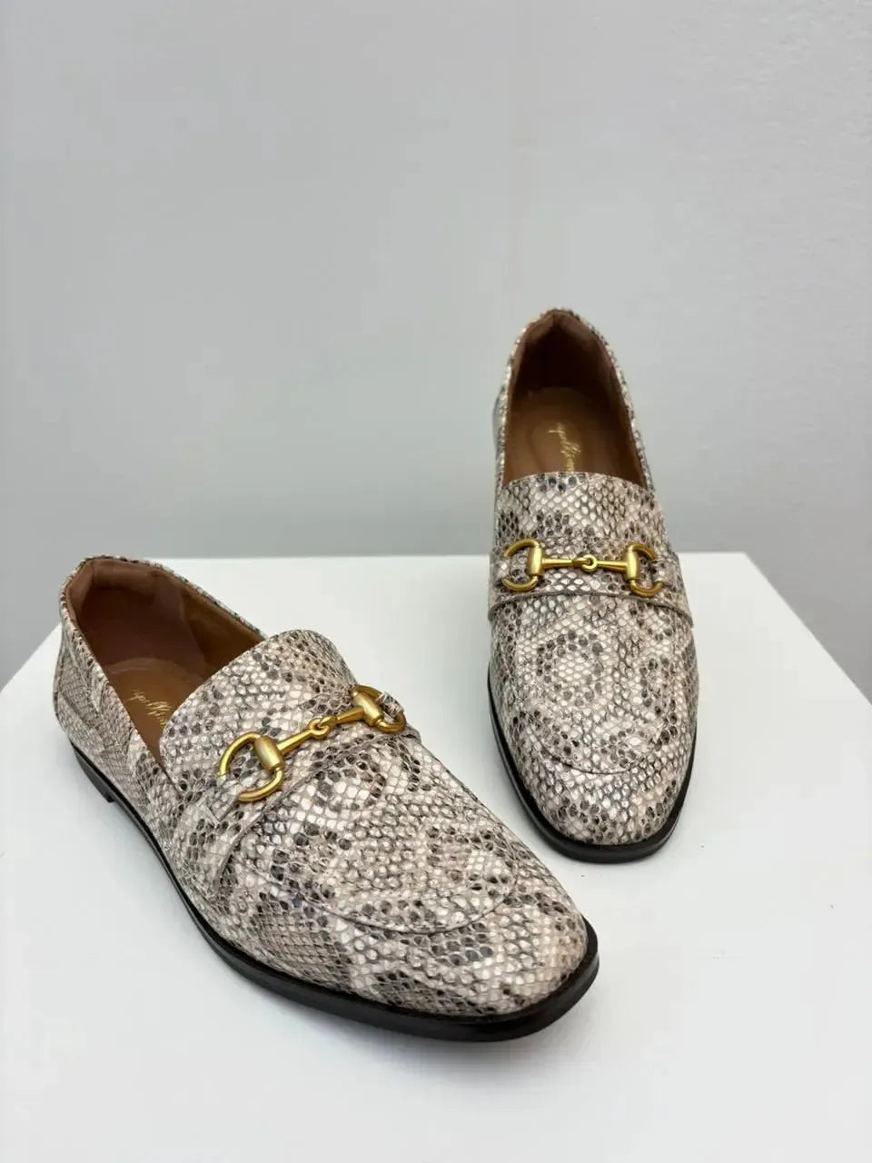 Mocassim Olivia, Piton