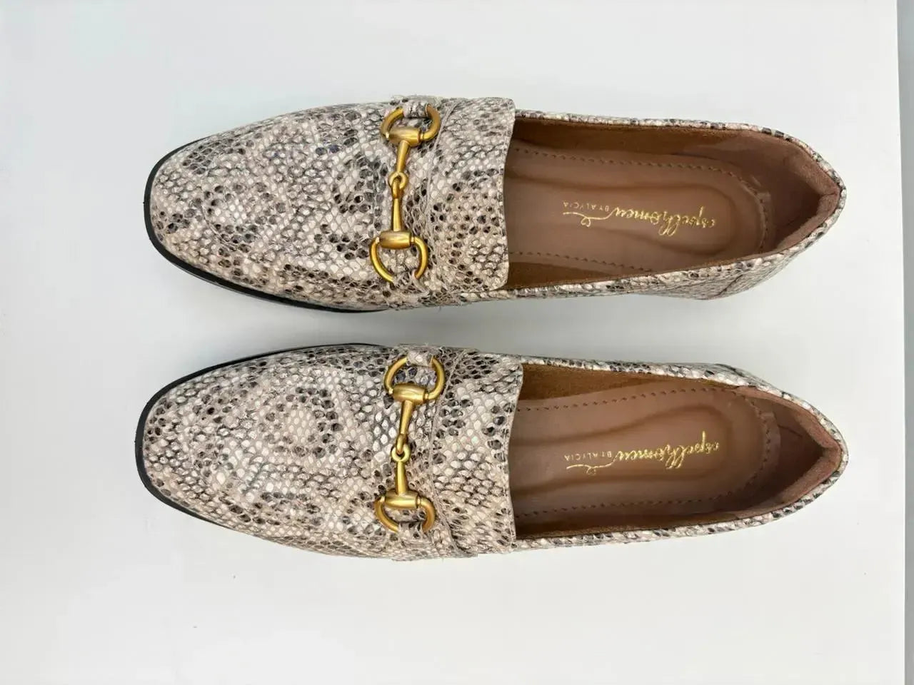 Mocassim Olivia, Piton