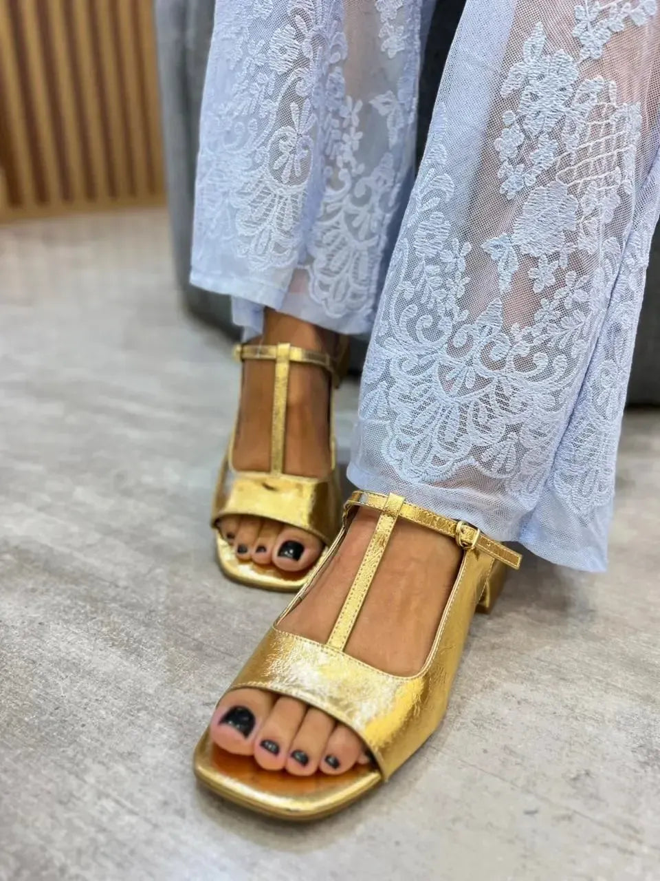 Rasteira Capri Dourada