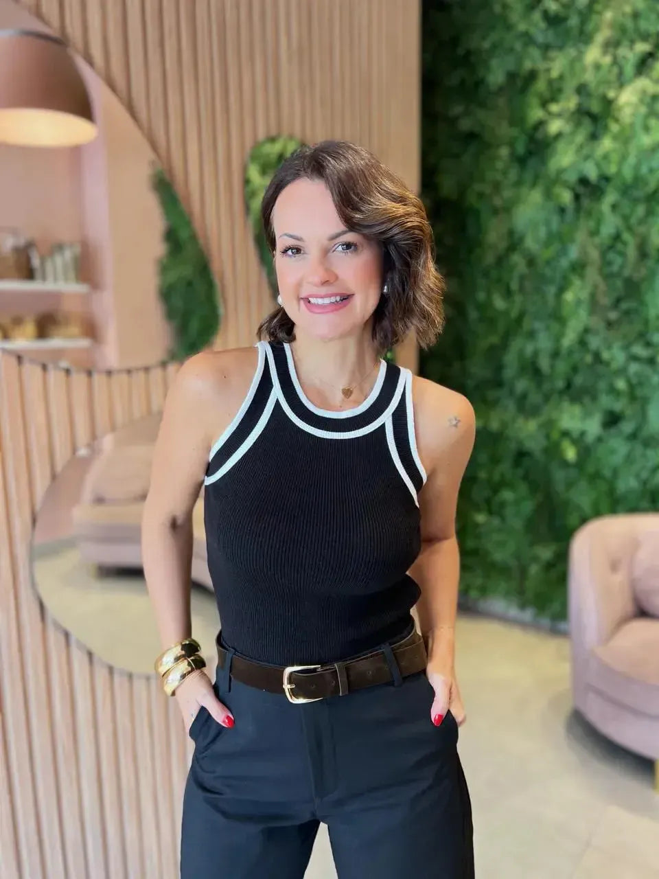 Regata Bicolor, Preta