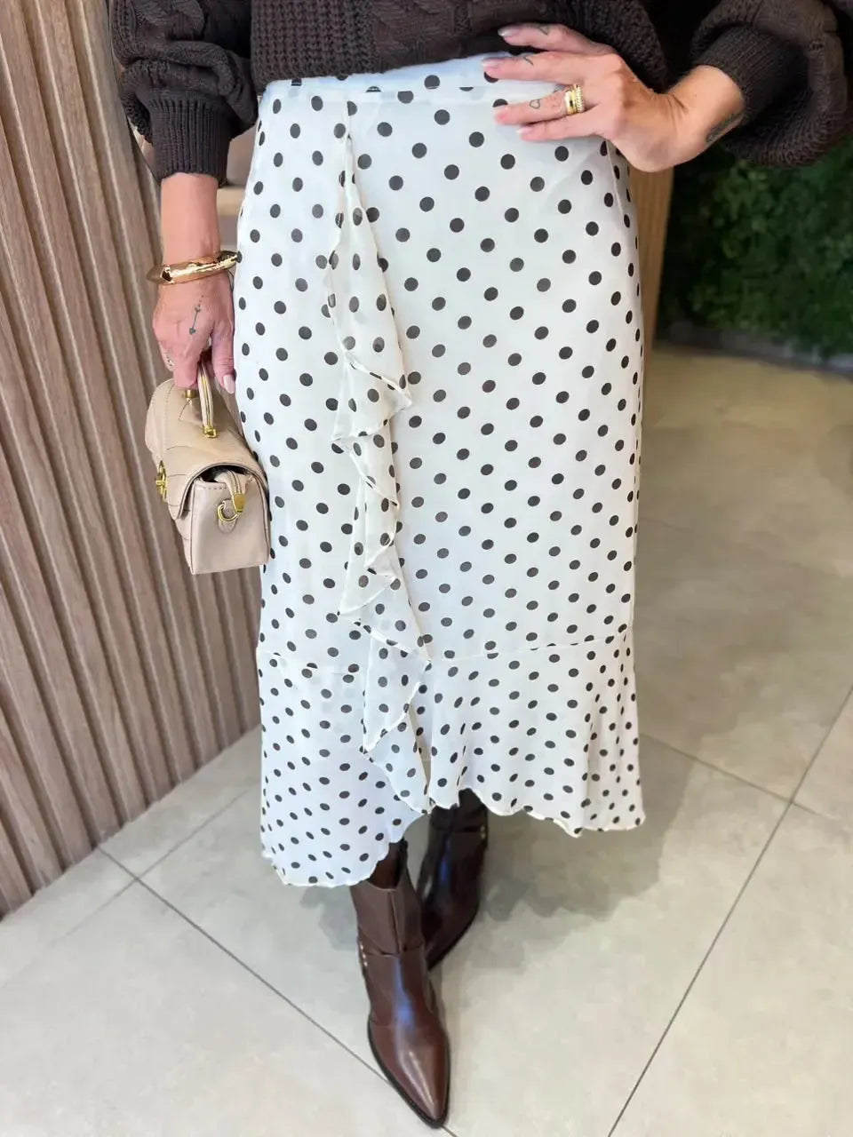 Saia Poa Assimétrica em Chiffon, Creme