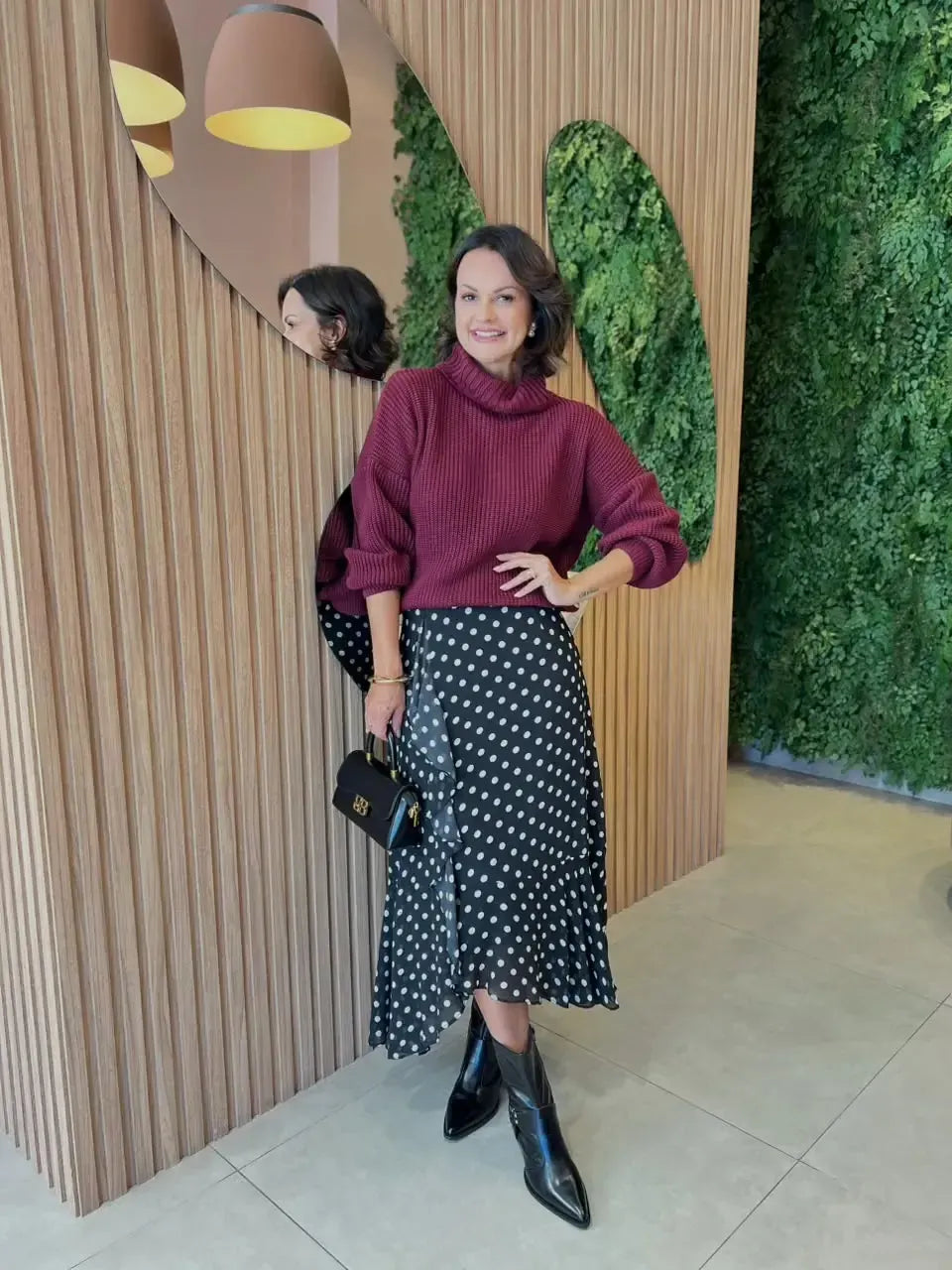 Saia Poa Assimétrica em Chiffon, Preta