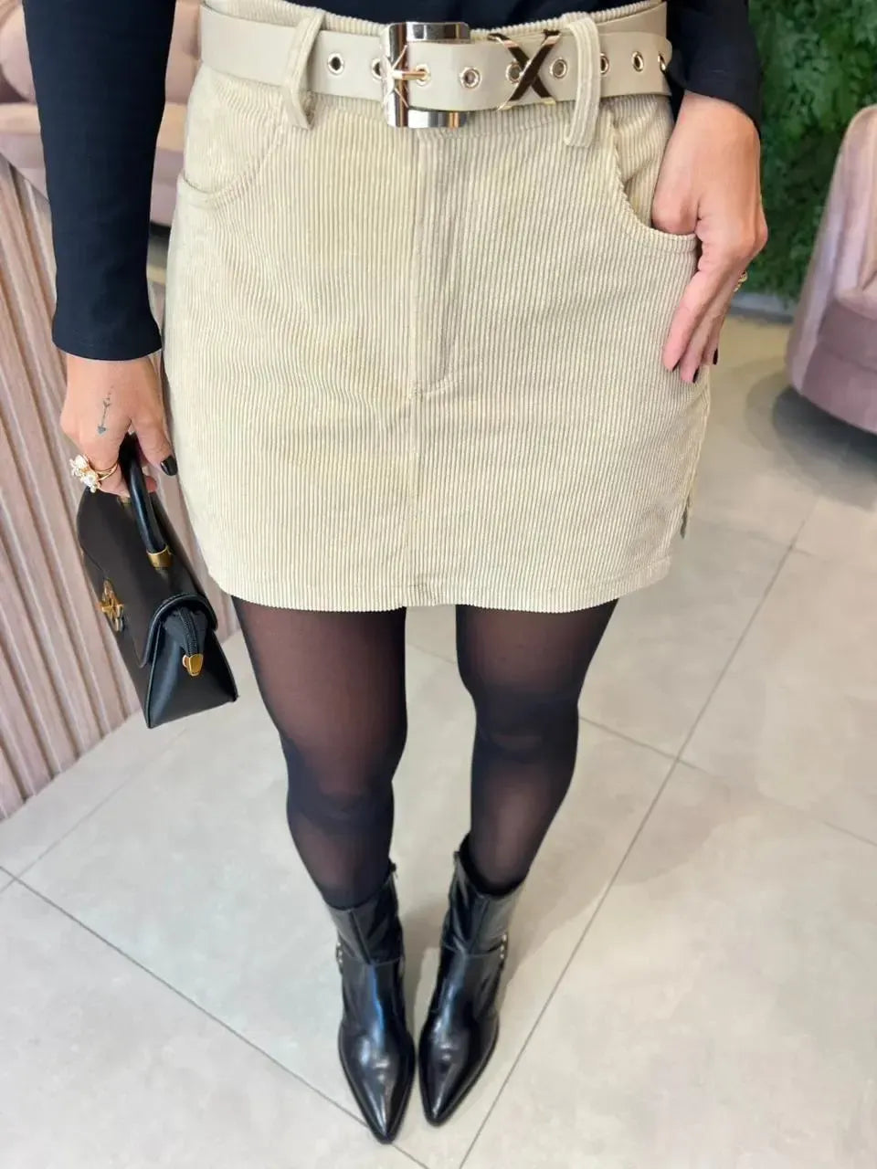 Saia Shorts em Veludo Cotele com Cinto, Cru