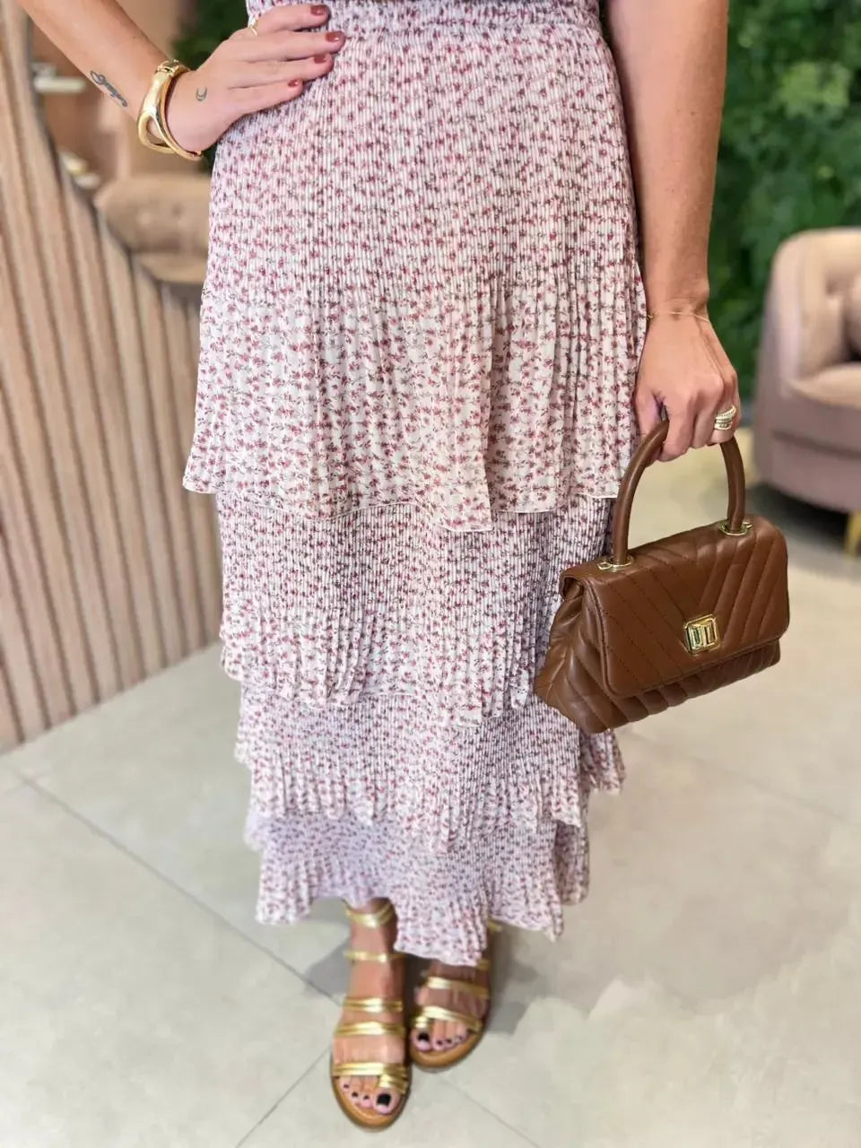 Saia em Camadas Fundo Off White Com Detalhes Floral