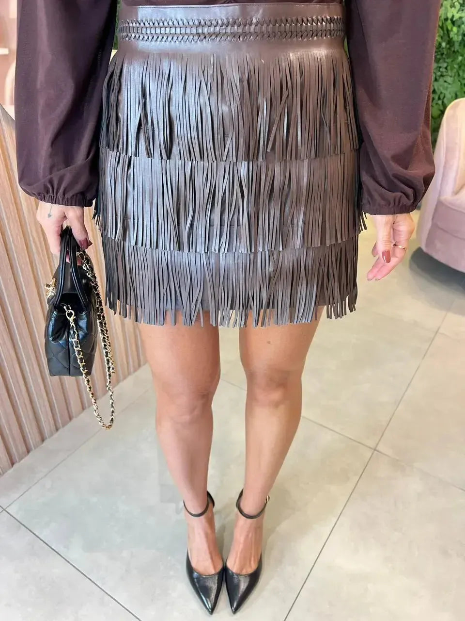 Saia em couro eco curta com franjas, Marrom